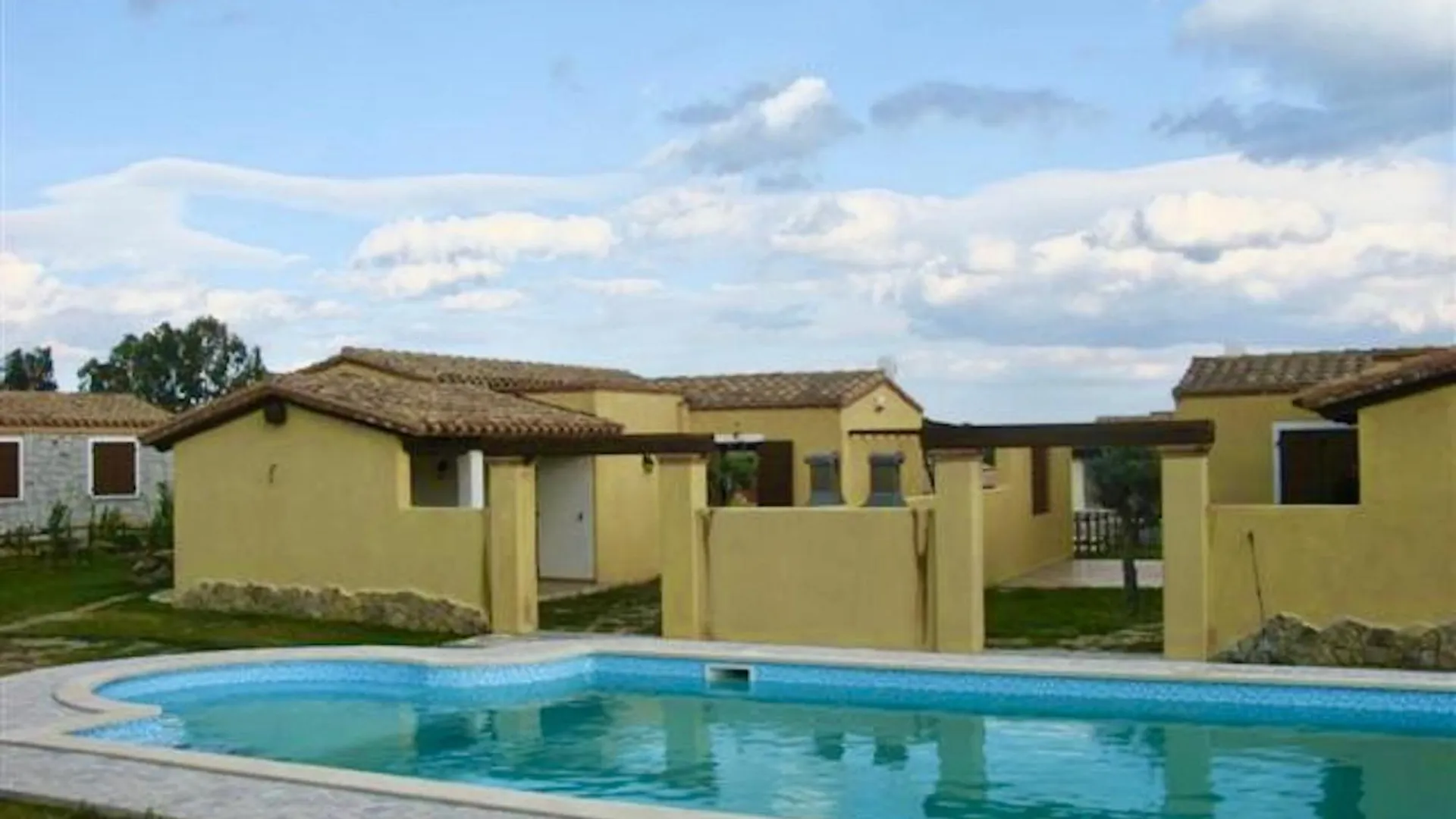 Isa-Villas With Shared Pool In Costa Rei Just 500 Meters From The Sea 0*,  Włochy