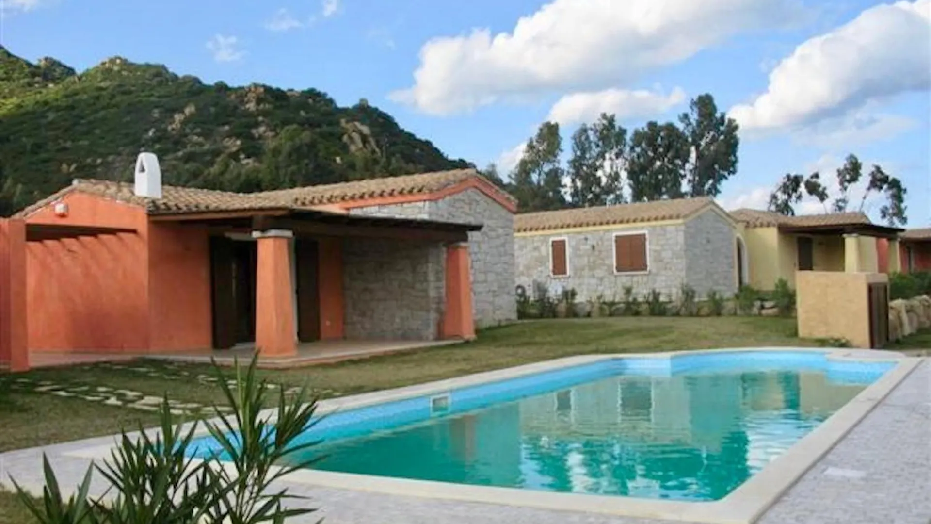 Hotel apartamentowy Isa-Villas With Shared Pool In Costa Rei Just 500 Meters From The Sea