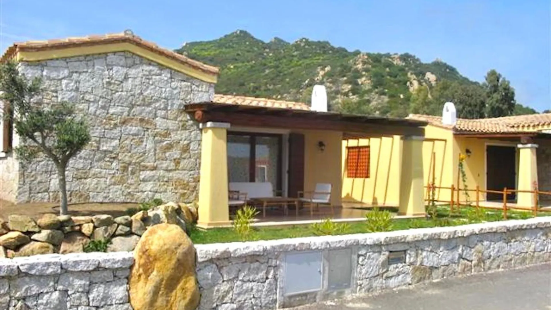 Isa-Villas With Shared Pool In Costa Rei Just 500 Meters From The Sea